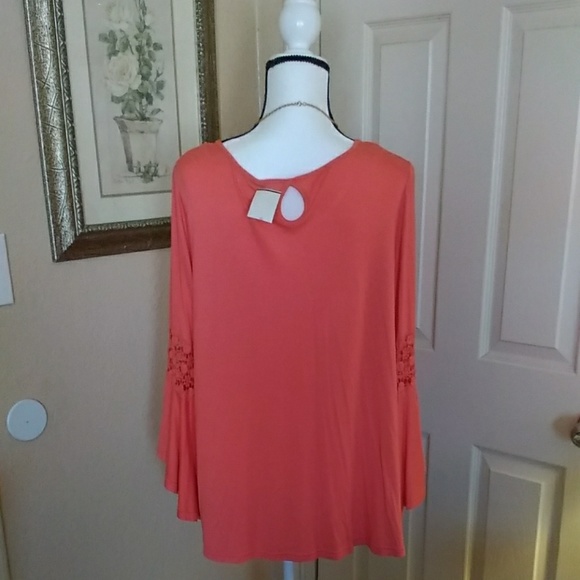 Roommates top - Picture 2 of 7